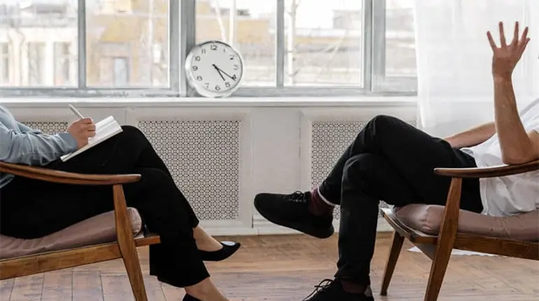 "Saturados" consultorios particulares de psicólogos por temporada navideña: Colegio