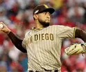 El cerrador Robert Suarez firma por cuatro años con los Bravos de Atlanta