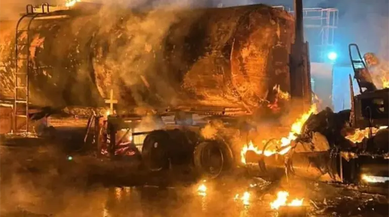 Se incendia pipa con diésel en zona industrial de Altamira, Tamaulipas