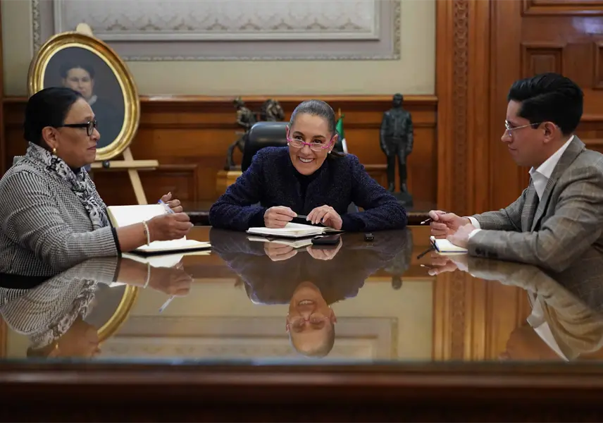 Sheinbaum conversa con el Papa León XIV y lo invita a visitar México Sheinbaum conversa con el Papa León XIV y lo invita a visitar México