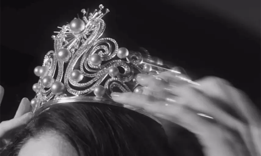 Como absurdo califica mamá de Miss Universo 2025 comentarios que cuestionan su corona