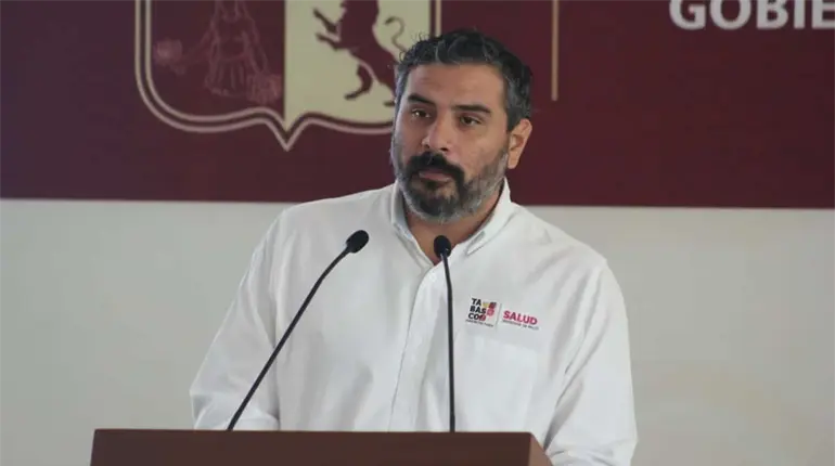 Descarta Alejandro Calderón renunciar a la Secretaría de Salud