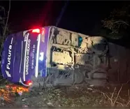 5 muertos y 20 heridos deja ca&iacute;da de autob&uacute;s a barranco en Hidalgo