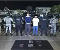 Detienen a 2 hombres en Parrilla; portaban un arma y drogas