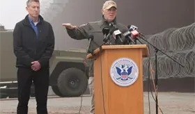 "V&aacute;yanse a casa" pide el Zar de la Frontera estadounidense a migrantes