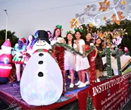 Disfrutan tabasque&ntilde;os Caravana Navide&ntilde;a 2025