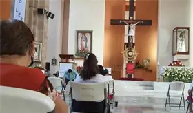 Analiza Iglesia regreso de medidas de higiene en misas tras primer caso de &acute;supergripe&acute; en M&eacute;xico