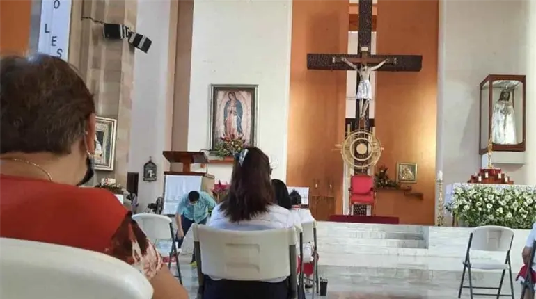 Analiza Iglesia regreso de medidas de higiene en misas tras primer caso de &acute;supergripe&acute; en M&eacute;xico