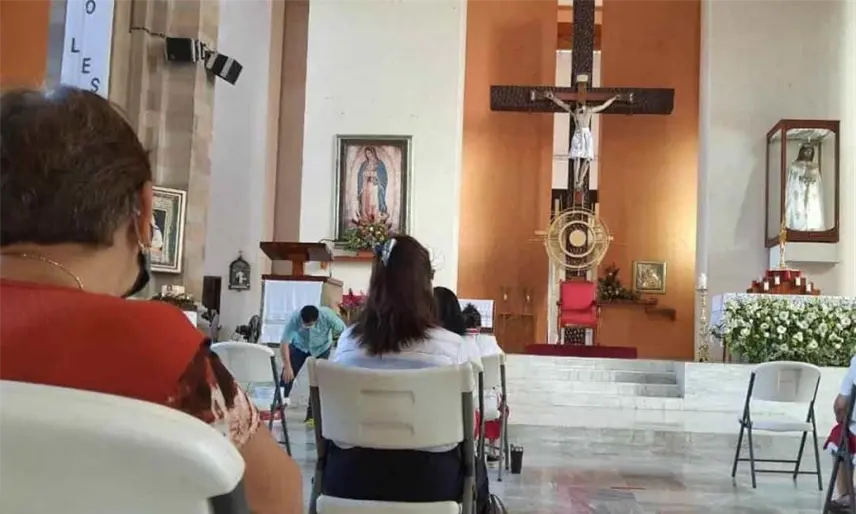 Analiza Iglesia católica regreso de medidas de higiene en misas tras primer caso de súper gripe en México