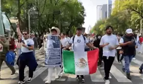 Marcha de la generaci&oacute;n Z re&uacute;ne a alrededor de 300 personas en nueva convocatoria en CDMX