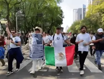 Marcha de la generación Z reúne a alrededor de 300 personas en nueva convocatoria en la CDMX
