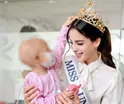 F&aacute;tima Bosch cumple promesa y regresa al Hospital del Ni&ntilde;o con corona de Miss Universe