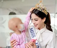 F&aacute;tima Bosch cumple promesa y regresa al Hospital del Ni&ntilde;o con corona de Miss Universe