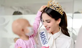 F&aacute;tima Bosch cumple promesa y regresa al Hospital del Ni&ntilde;o con corona de Miss Universe