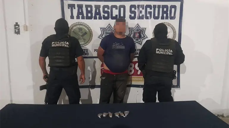 Detienen a sujeto con posesión de droga en Comalcalco