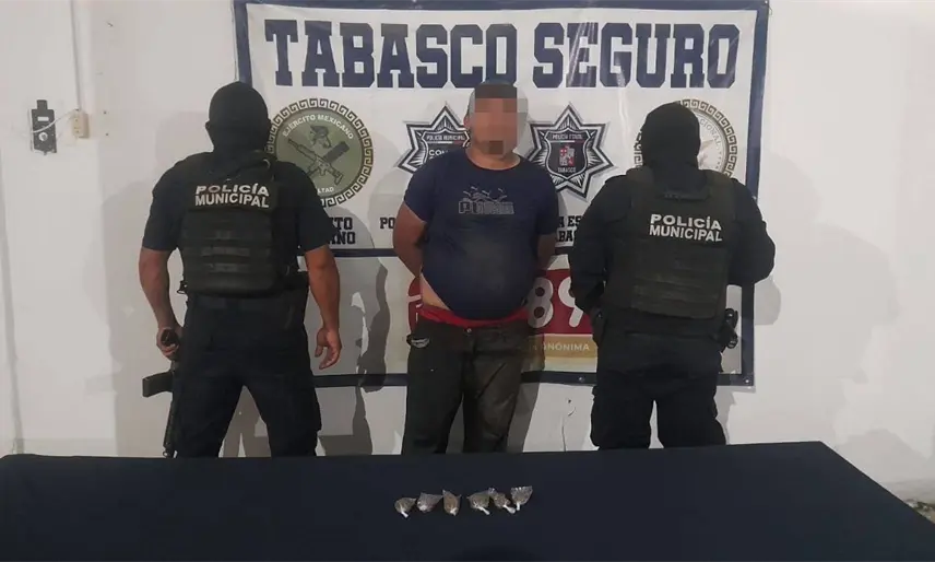 Detienen a sujeto con posesión de droga en Comalcalco
