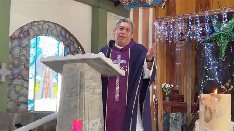 En Navidad, es necesario no ver s&oacute;lo lo malo, sino lo bueno que puso Dios en nuestras vidas: Padre tiktokero