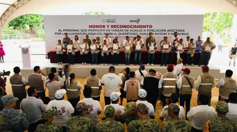 Reconoce Gobierno de Tabasco a personal que particip&oacute; en labores de auxilio a afectados por lluvias