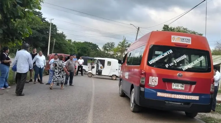 Tras bloqueo, habitantes de El Palmar acuerdan con empresa reparaci&oacute;n de calle