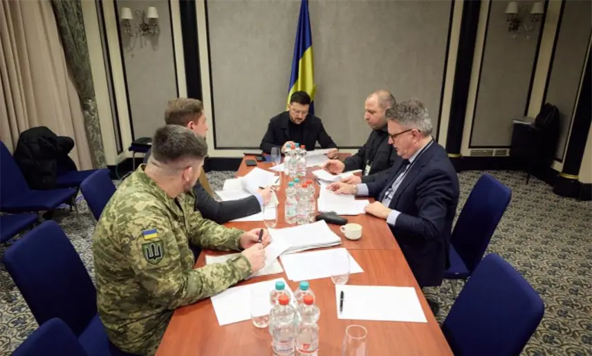 Ucrania se reúne con emisarios de EE.UU. para negociar un fin de la guerra