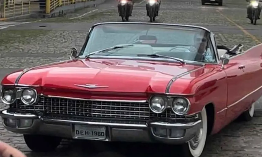 Roberto Carlos sufre accidente con su Cadillac en Brasil