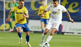 Orbelin Pineda anota en la goleada del AEK en la Superliga de Grecia