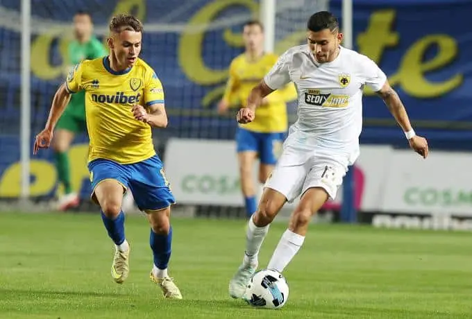 Orbelin Pineda anota en la goleada del AEK en la Superliga de Grecia