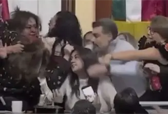 PAN toma tribuna del Congreso de la CDMX, entre golpes y jaloneos