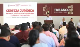 Entrega Gobierno de Tabasco 52 t&iacute;tulos de propiedad a escuelas