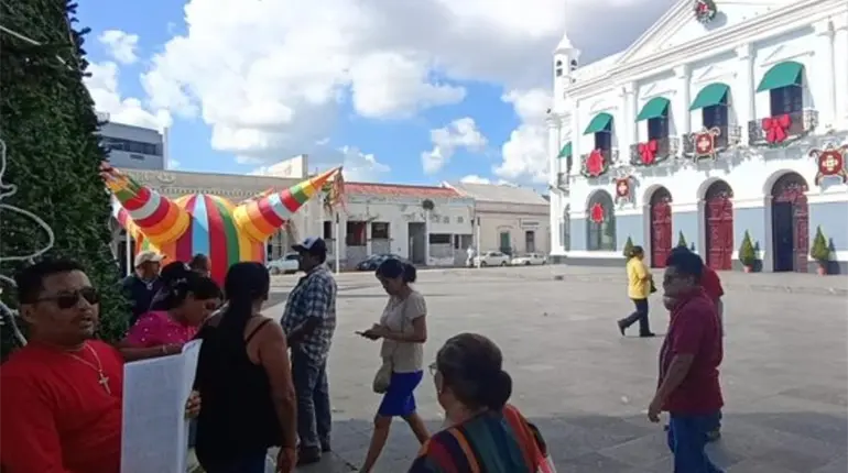 &iexcl;Fracasa mesa de di&aacute;logo con ISSET! Jubilados regresan a protestar a Palacio de Gobierno