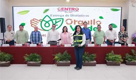 Entrega Ayuntamiento de Centro 11 distintivos "Orgullo Verde a Buenas Pr&aacute;cticas Socioambientales"