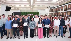 Entregan premio municipal de la Juventud y el deporte a destacados centrenses