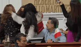 Califica Sheinbaum de "espect&aacute;culo" pleito de diputados en el Congreso de CDMX