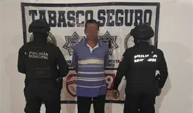 Detienen en Comalcalco a dos hombres por presunto narcomenudeo