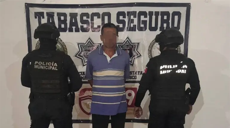 Detienen en Comalcalco a dos hombres por presunto narcomenudeo