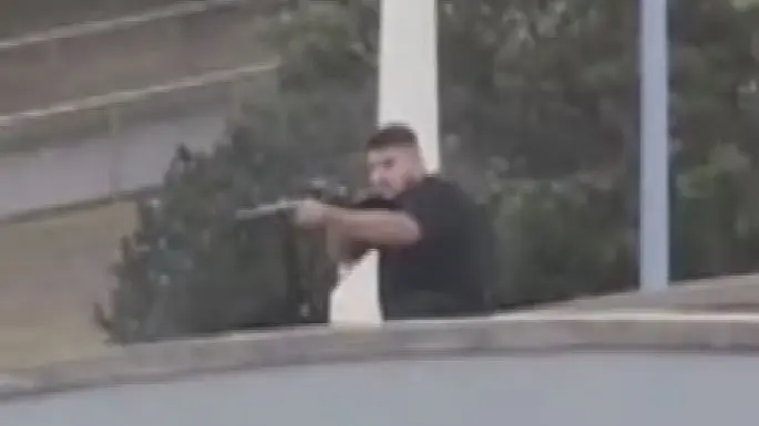 Sospechoso del tiroteo en S&iacute;dney, es acusado de 15 cargos de asesinato