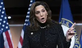 Congresista de EE.UU. llama a Sheinbaum a respaldar a Washington y no apoyar "dictaduras" en Venezuela y Cuba