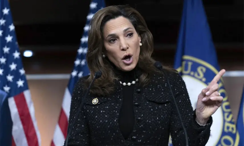 Congresista de EE.UU. llama a Sheinbaum a respaldar a Washington y no apoyar "dictaduras" en Venezuela y Cuba