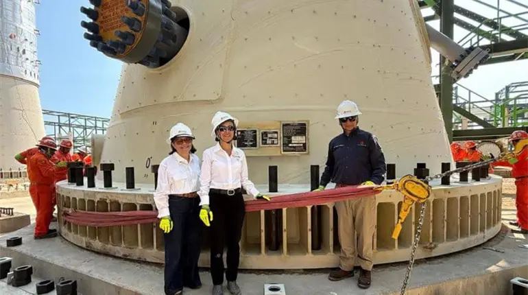 Realizan montaje del reactor de hidrotratamiento en Refiner&iacute;a de Salina Cruz