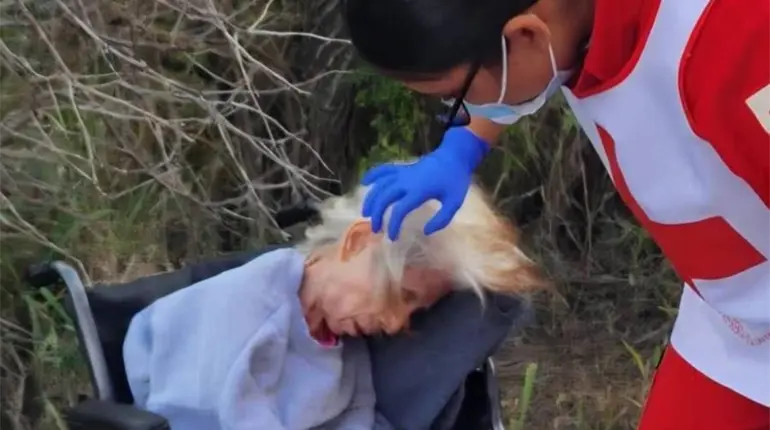 Abandonan a abuelita en silla de ruedas en Matamoros, Tamaulipas