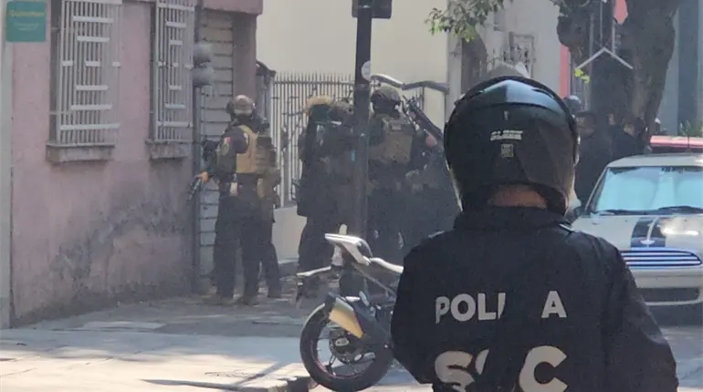 Balean a polic&iacute;a en operativo antiextorsi&oacute;n en la colonia Ju&aacute;rez de la CDMX; hay 4 detenidos