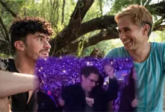 "Amor es Perreo": Gael Garc&iacute;a "saca los prohibidos" en concierto de Bad Bunny