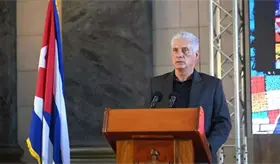 Agradece D&iacute;az-Canel a M&eacute;xico inclusi&oacute;n de Cuba en el proyecto de lectura "25 para el 25"