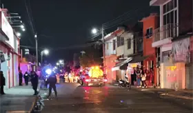 Arrojan bombas molotov a hotel en Morelos y mueren 2 personas