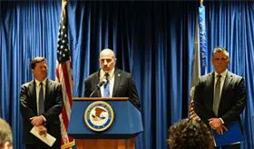 Subdirector del FBI anuncia que dejar&aacute; el cargo en enero