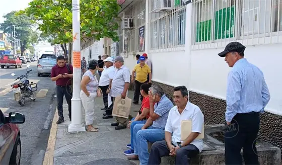 Esperar&aacute;n jubilados fecha establecida para recibir pagos de fin de a&ntilde;o; desisten de bloqueo