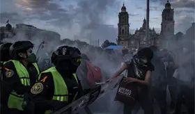 Acusa Amnist&iacute;a Internacional represi&oacute;n en 14 estados de M&eacute;xico en protestas pac&iacute;ficas