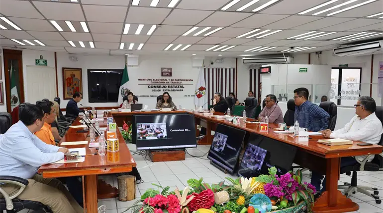 Chocan representantes del PRD y Morena ante el IEPC con asuntos personales