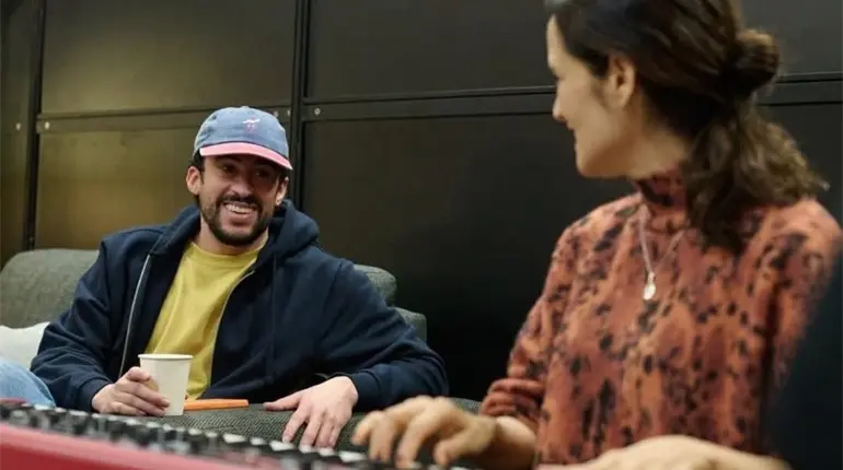 Julieta Venegas sorprende en el sexto concierto de Bad Bunny en M&eacute;xico