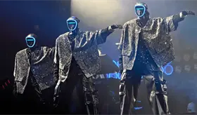 Robots se roban show al bailar como profesionales durante concierto en China